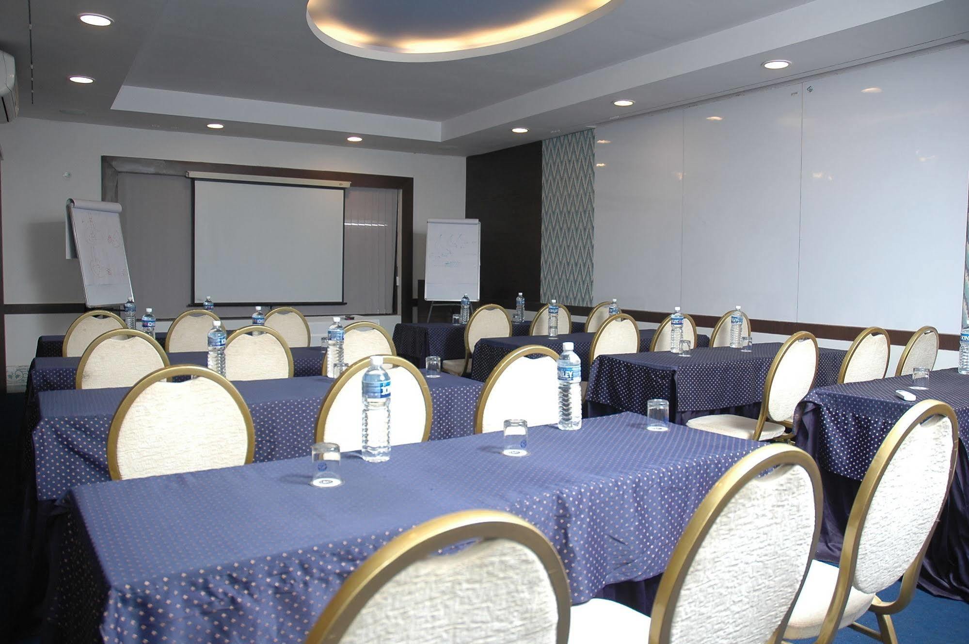 Istay Hotels Infantry Road Bangalore Eksteriør bilde