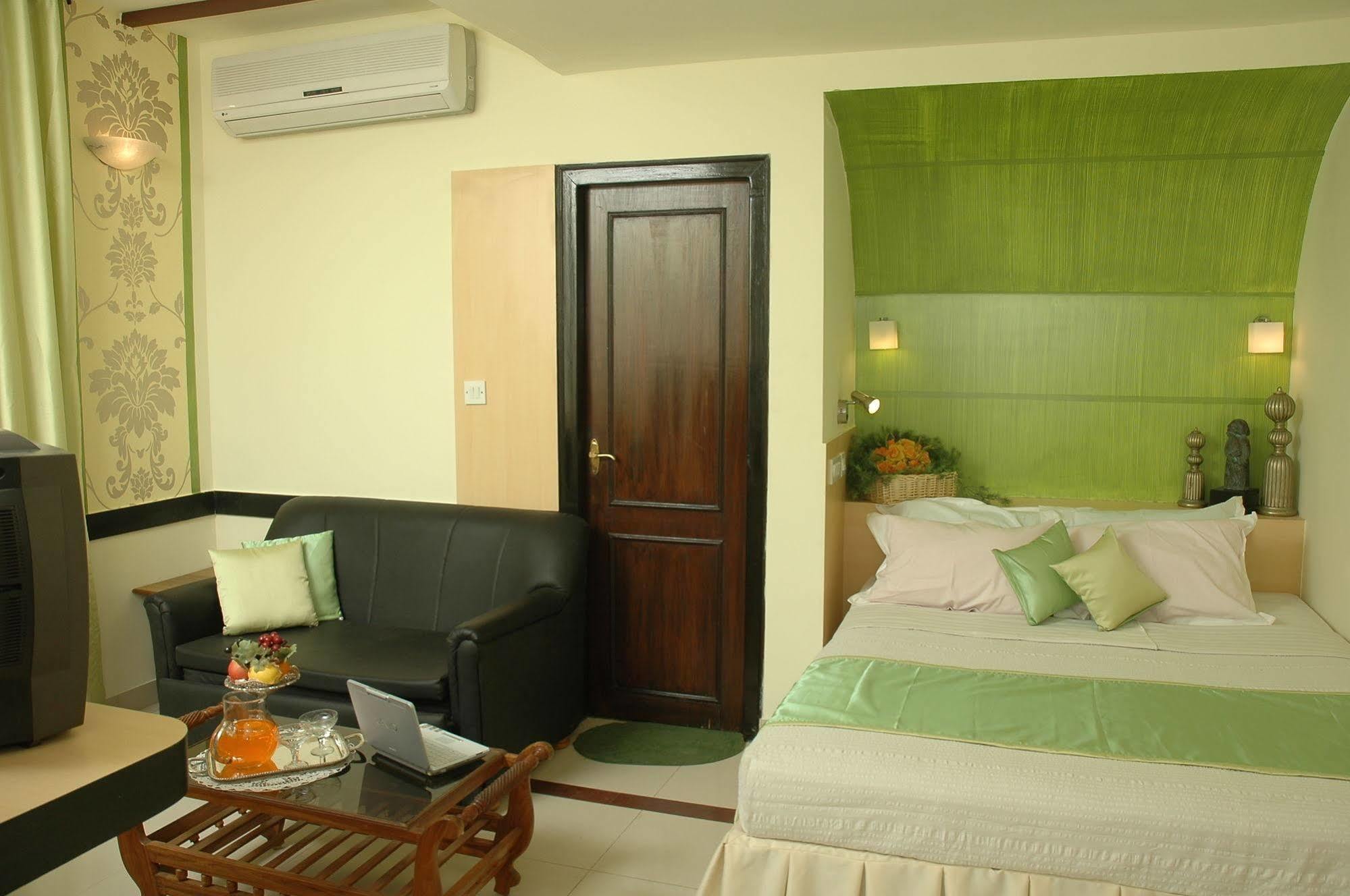 Istay Hotels Infantry Road Bangalore Eksteriør bilde