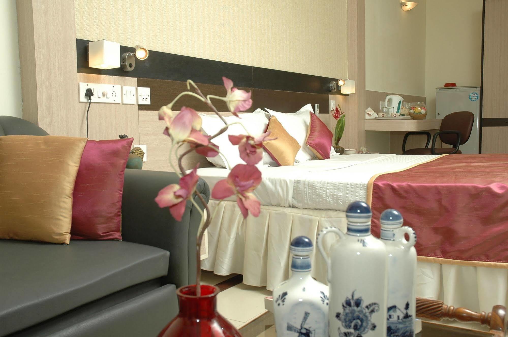 Istay Hotels Infantry Road Bangalore Eksteriør bilde